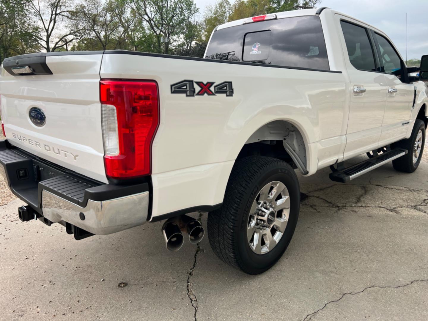 2019 White /Tan Ford F-250 SD Lariat (1FT7W2BT8KE) with an 6.7 Powerstroke Diesel engine, Automatic transmission, located at 4520 Airline Hwy, Baton Rouge, LA, 70805, (225) 357-1497, 30.509325, -91.145432 - 2019 Ford F250 Crew Cab Lariat 4WD 6.7 Powerstroke Diesel, 156K Miles, Leather Seats, Fully Loaded, Backup Camera, Sunroof Does Not Go Back, Bed Cover, B&W Gooseneck, Tow Pkg. NO IN HOUSE FINANCING. FOR INFO PLEASE CONTACT JEFF AT 225 357-1497 CHECK OUT OUR A+ RATING WITH THE BETTER BUSINESS BUREAU - Photo#5